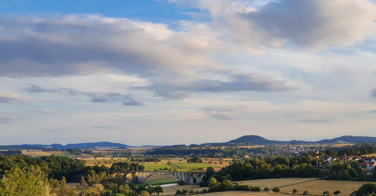 découvrez le tourisme rural : une expérience authentique au cœur de la nature, offrant des paysages pittoresques, des rencontres avec les producteurs locaux et des activités en plein air pour recharger vos batteries et vous reconnecter avec l'essentiel.