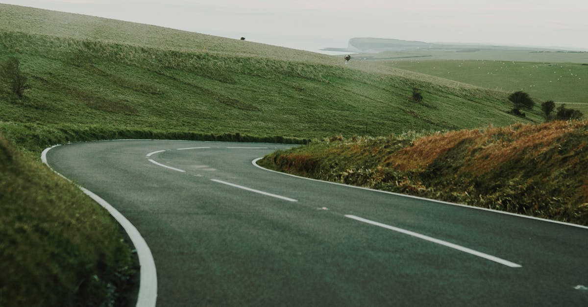 découvrez les routes écologiques qui favorisent un transport durable et respectueux de l'environnement. explorez des itinéraires pittoresques, des balades à vélo et des randonnées pour profiter de la nature tout en préservant la planète.
