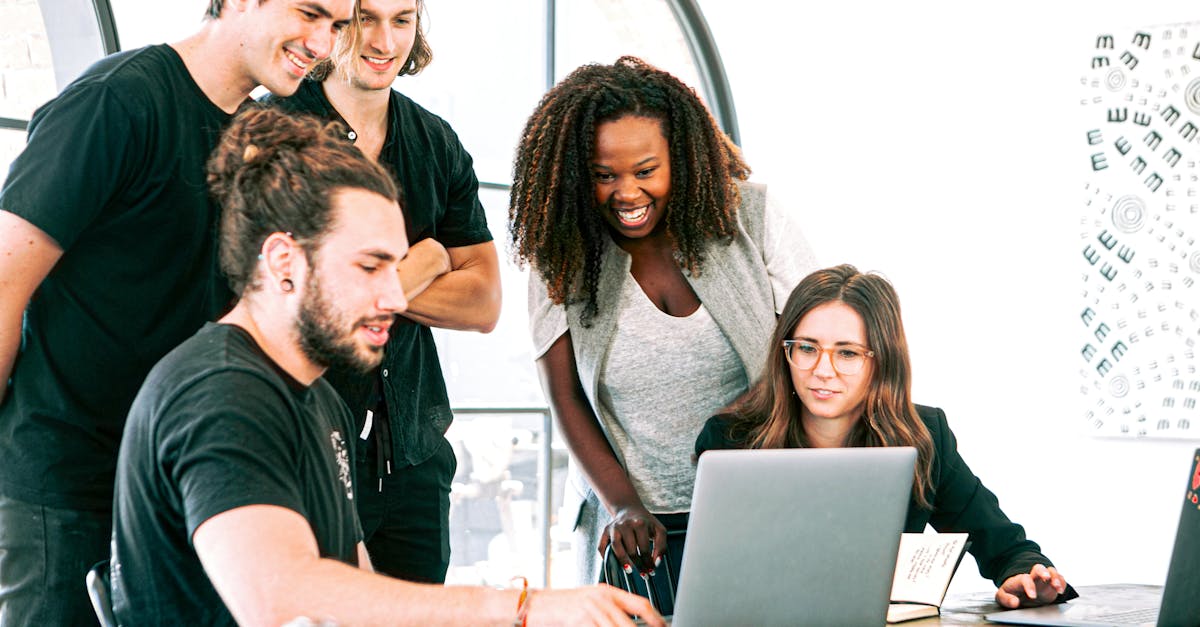 découvrez l'importance des dynamiques d'équipe pour optimiser la collaboration, renforcer la cohésion et améliorer les performances au sein de votre organisation. apprenez à identifier et à développer des relations positives entre les membres de votre équipe.