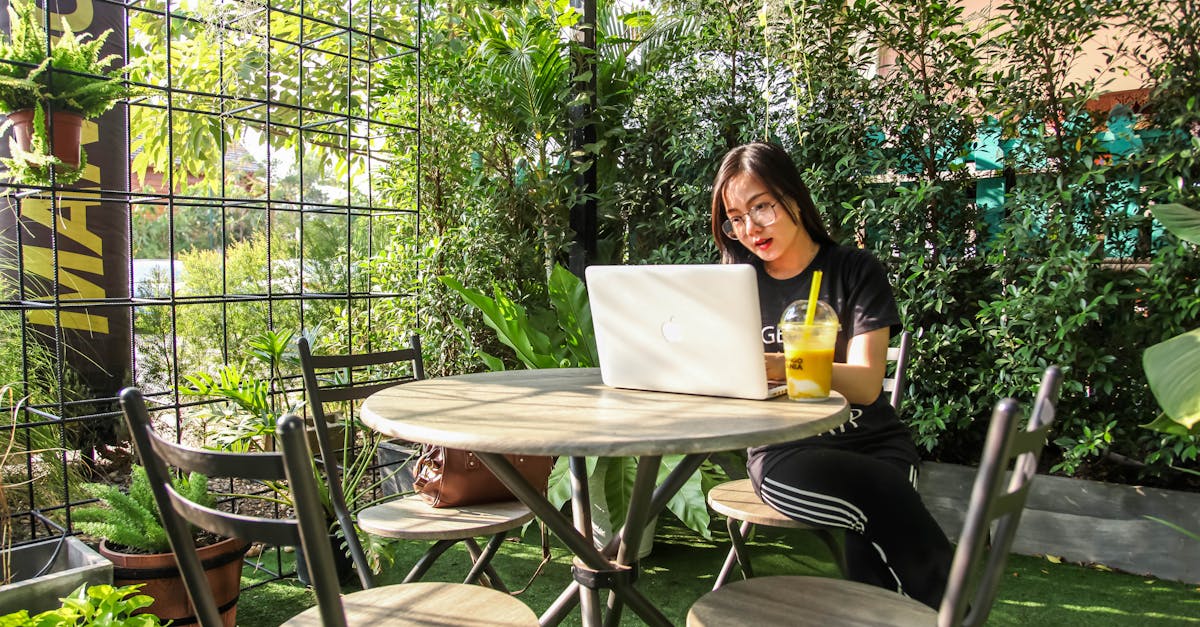 découvrez le mode de vie fascinant des digital nomads ! apprenez à travailler à distance tout en explorant le monde, en choisissant les meilleures destinations, les outils indispensables et les conseils pratiques pour allier travail et voyages. adoptez une nouvelle façon de vivre et élargissez vos horizons professionnels et personnels.