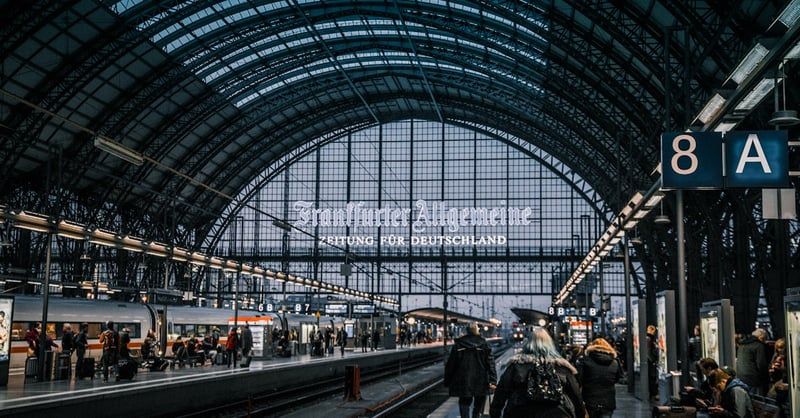 Voyager en train : avantages et conseils pour un trajet réussi